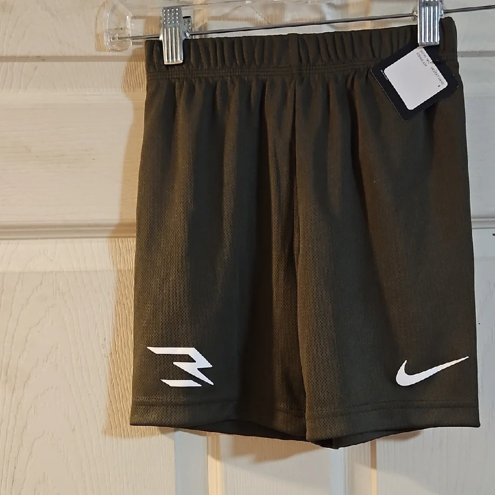 NIKE 3 BRAND ATHLETIC SHORTS: GREEN: NEW WITH TAGS: SIZE 6